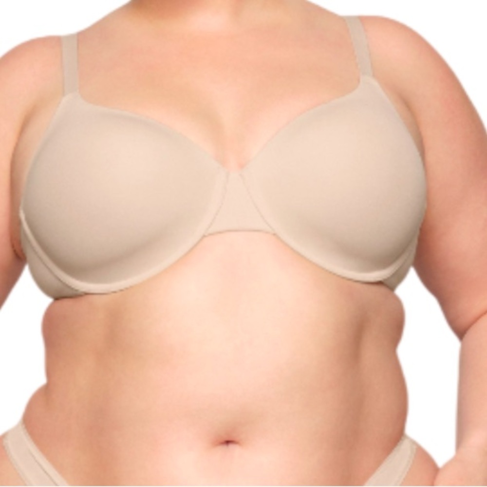 Skims T Shirt Bra - Picture 9 of 11